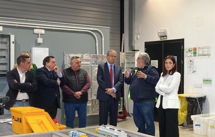El vicepresidente y consejero de Educación y Universidades de la Comunidad de Madrid, Enrique Ossorio, visita el centro de formación de la Fundación Laboral de la Construcción.