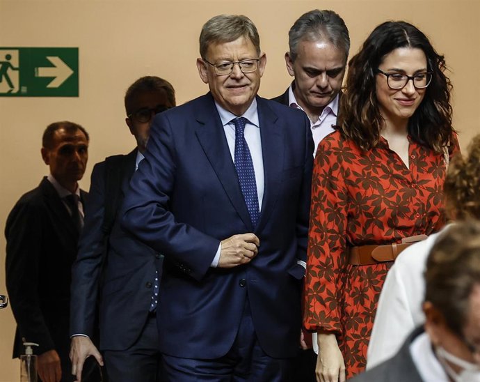 Archivo - (I-D) El presidente de la Generalitat Valenciana, Ximo Puig; el vicepresidente segundo del Consell y conseller de Vivienda y Arquitectura Bioclimática, Héctor Illueca y la vicepresidenta y portavoz del Gobierno valenciano y miembro de Compromí