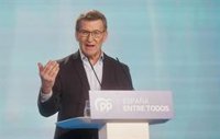 Feijóo ofrece un PP "sólido" para gobernar España frente al tripartito de Sánchez y las 15 facciones de Sumar
