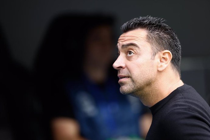 Archivo - Xavi Hernandez, head coach of FC Barcelona, looks on during the spanish league, La Liga Santander, football match played between Real Madrid and FC Barcelona at Santiago Bernabeu stadium on October 16, 2022, in Madrid, Spain.