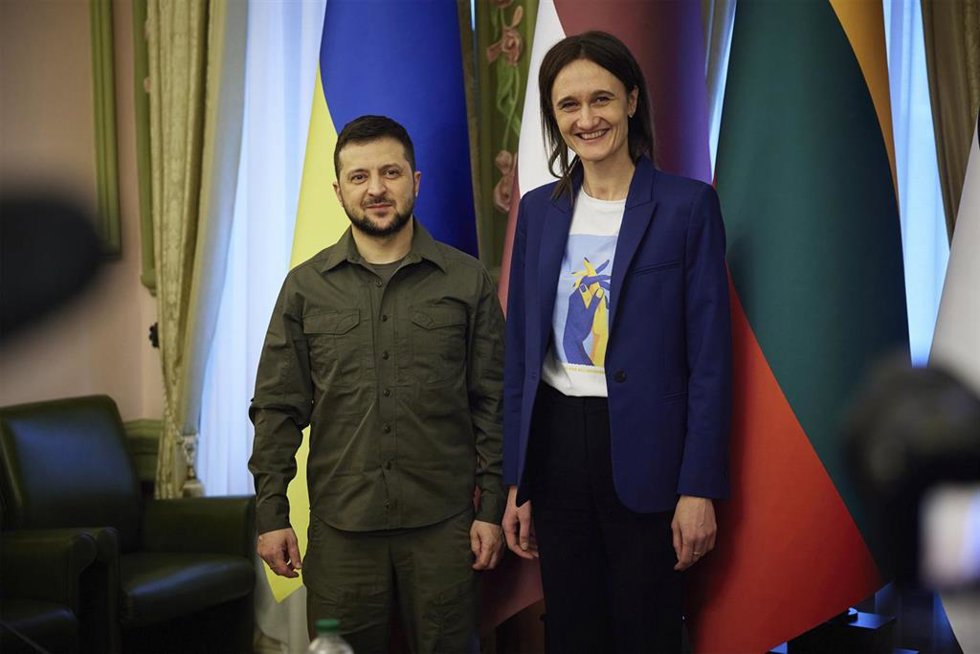 Archivo - El presidente ucraniano, Volodimir Zelenski y la presidenta del Parlamento de Lituania, Viktorija Cmilyte-Nielsen.