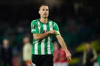 El Betis consigue la suspensión cautelar de la sanción a Sergio Canales