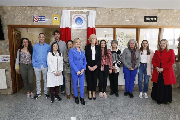 La consejera de Educación, Marina Lombó, en el acto de reconocimiento al IES José María Pereda con el sello LabelFrancÉducation, concedido por el Ministerio de Asuntos Exteriores Francés.