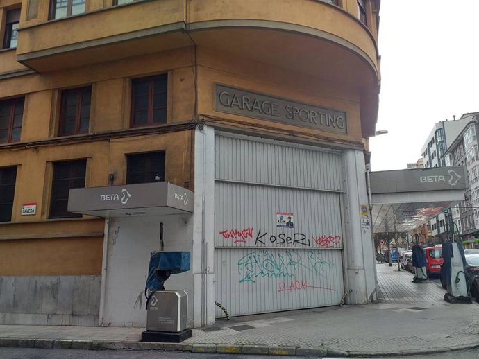 Surtidores de gasolina y depósitos subterráneos existentes en la avenida de Manuel Llaneza 28 y calle Caveda, en Gijón