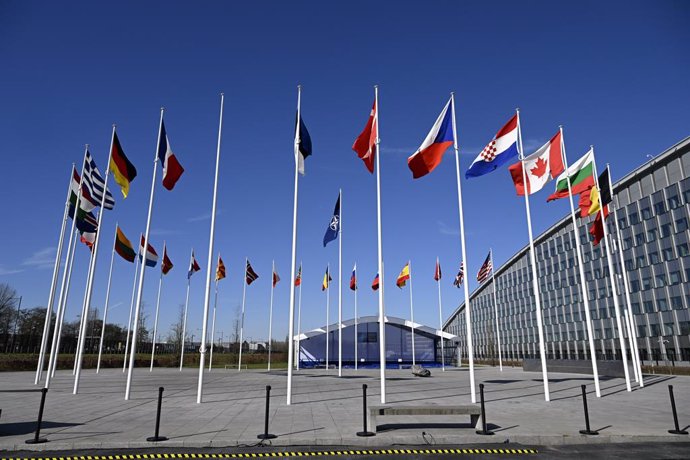 04 April 2023, Belgium, Brussels: The empty mast waits for flag-raising ceremony for Finland's accession to NATO. Finland becomes the 31st member state of The North Atlantic Treaty Organization NATO. Photo: Emmi Korhonen/Lehtikuva/dpa