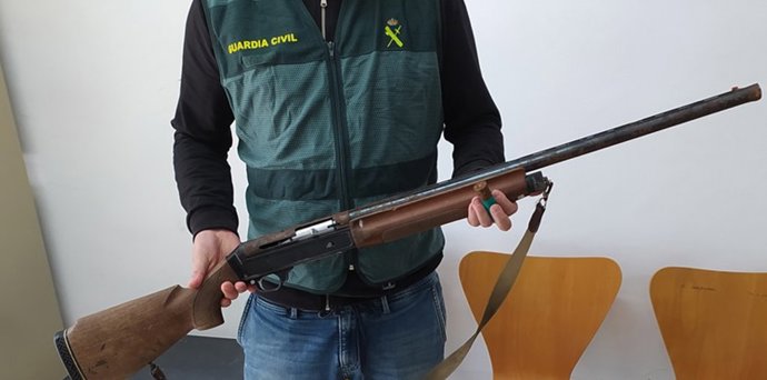 Guardia Civil detiene a 5 personas por 12 robos en vehículos en Pollena.