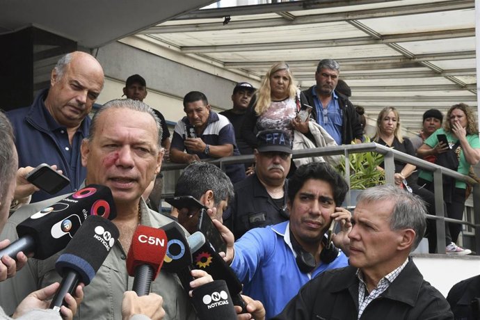 El ministro de Seguridad de la provincia argentina de Buenos Aires, Sergio Berni, tras ser agredido