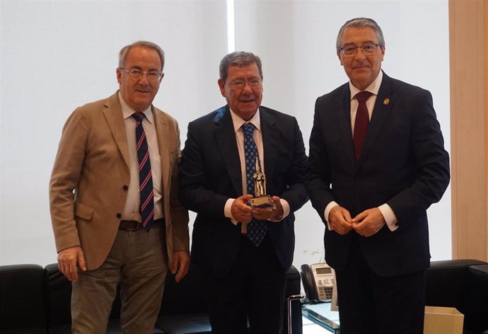 Recepción de autoridades de Burgos y de la Archicofradía de La Sangre