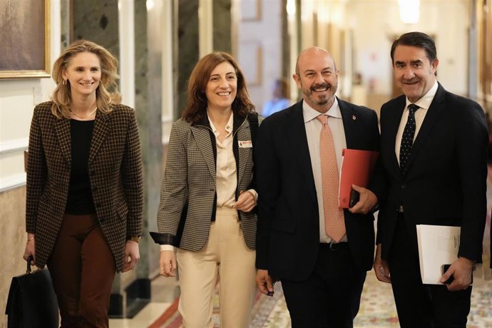 La conselleira de Medio Ambiente, Territorio e Vivenda, Ángeles Vázquez, participa en un encuentro del PP en el Senado sobre la situación del lobo.