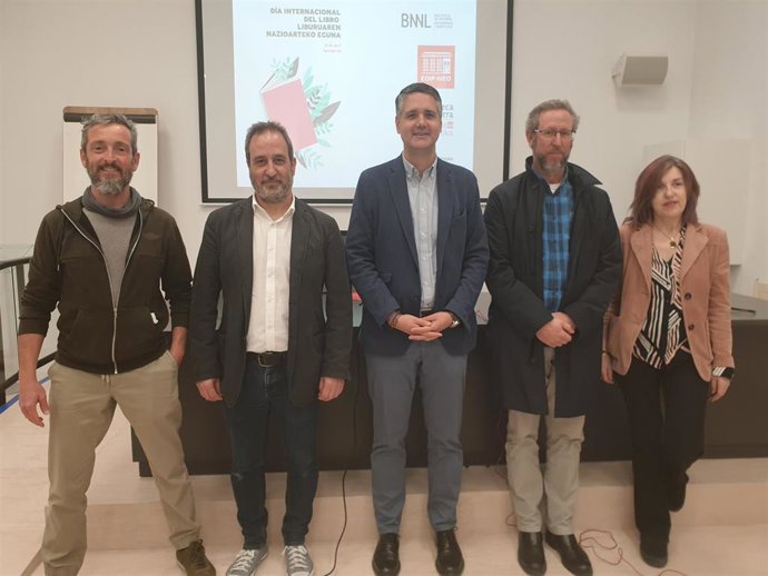 Pello Ruiz, Ensemble Sarasate; Carlos Remón, viceditector EOIP; Ignacio Apezteguía, director general de Cultura; Alberto Cañada, Filmoteca de Navarra; y Anabel Olaso, Biblioteca de Navarra.