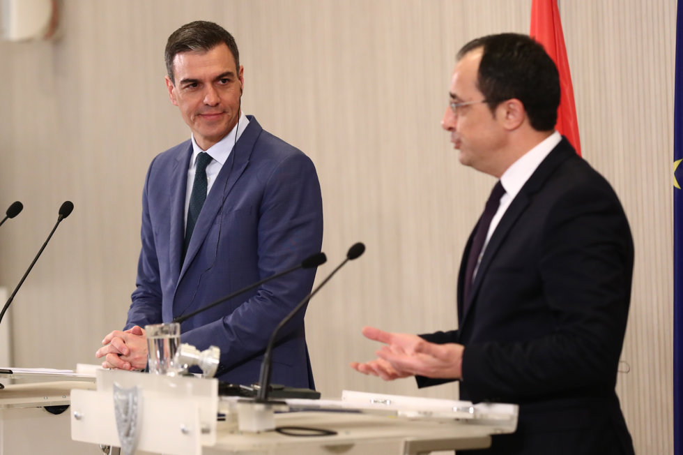 El presidente del Gobierno, Pedro Sánchez, realiza una comparecencia institucional con el presidente de Chipre, Nikos Christodoulides