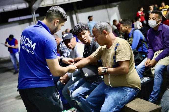 La OIM colabora en el programa de reubicación puesto en marcha en Brasil para migrantes venezolanos
