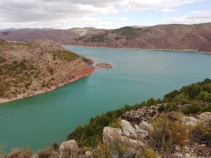 Un dels pantans de l'Ebre