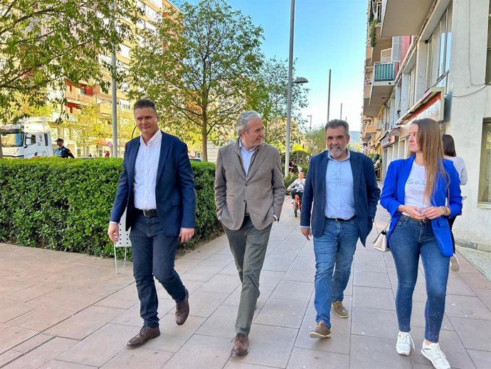 El presidente del PP-Aragón, Jorge Azcón, con el candidato del PP a revalidar la Alcaldía de Fraga, Ignacio Gramún