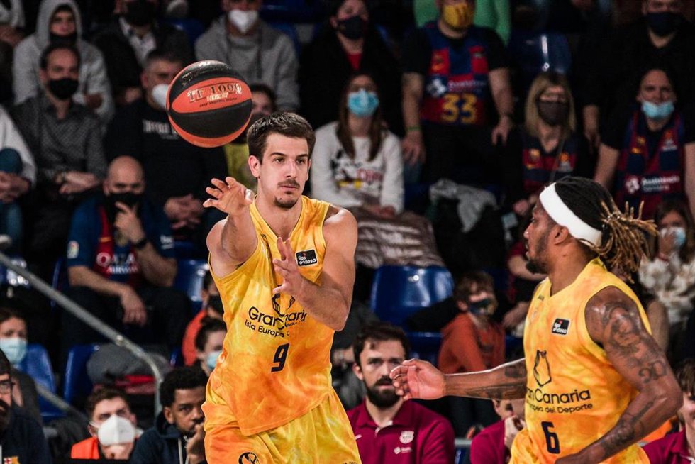 Archivo - Nico Brussino y Andrew Albicy durante un partido del Gran Canaria