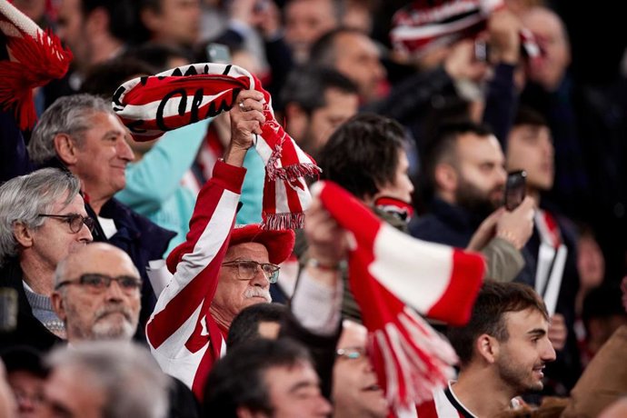 Imagen de aficionados del Athletic en San Mamés durante el duelo ante Osasuna de la Copa del Rey 2022-2023