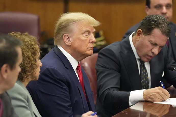 El expresidente Donald Trump durante una audiencia en el tribunal de Manhattan por el caso Stormy Daniels