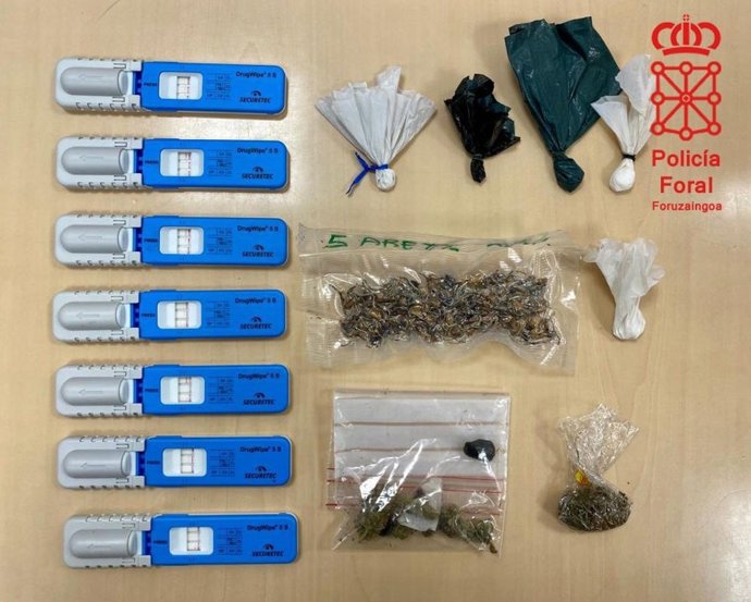 Las pruebas y las sustancias incautadas.