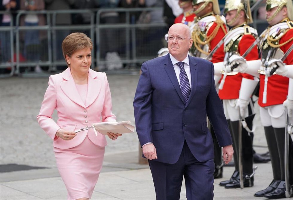 Archivo - La ex ministra principal de Escocia Nicola Sturgeon y su marido, Peter Murrell