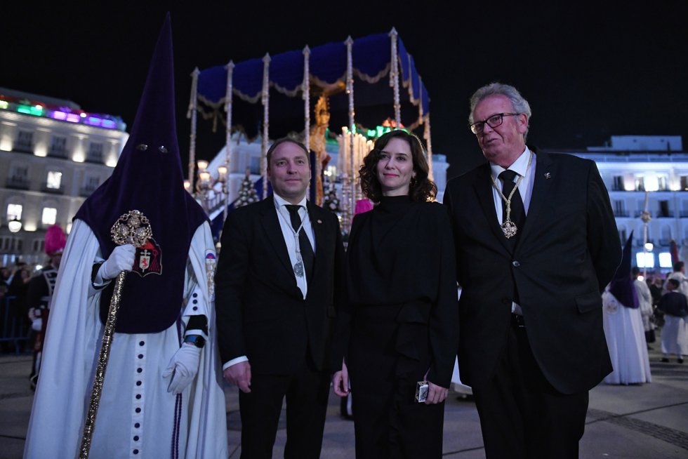 La presidenta de la Comunidad de Madrid, Isabel Díaz Ayuso, durante la procesión de Semana Santa, Los Gitanos, que recorre las calles del centro, de Semana Santa, a 5 de abril de 2023, en Madrid, (España).