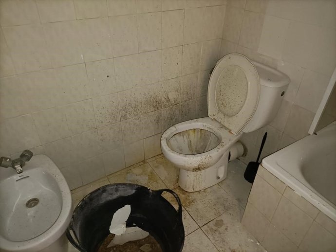 AUGC alerta por filtración de aguas fecales en los baños del destacamento de Tráfico de la Guardia Civil en Manacor