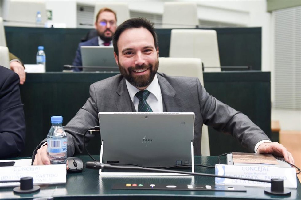 Archivo - El concejal de Innovación y Emprendimiento del Ayuntamiento de Madrid, Ángel Niño, durante una sesión ordinaria del Pleno Municipal