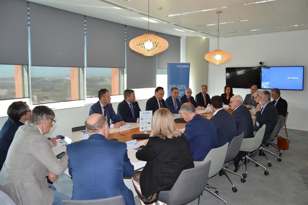Encuentro del consejero de Universidad, Investigación e Innovación, José Carlos Gómez Villamandos, con representantes del Círculo de Empresarios del PCT Cartuja