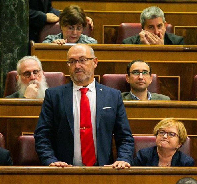 Juan Bernardo Fuentes Curbelo cuando tomó posesión como diputado del PSOE