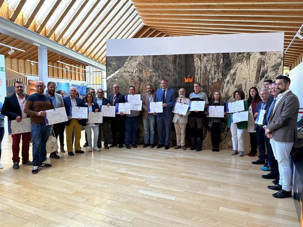 Veinticuatro empresas del entorno del Caminito del Rey reciben el distintivo de Compromiso de Calidad Turística