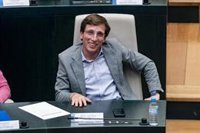 Almeida se pone el traje de candidato para el 28M desde este lunes con los "tardeos"