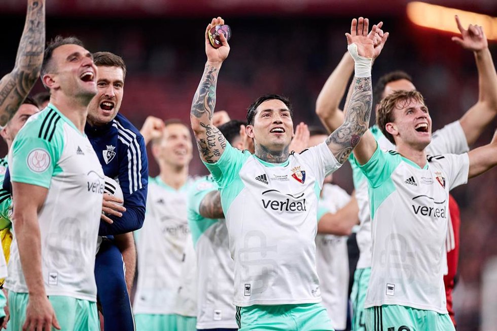 Los jugadores de Osasuna celebrando la victoria.