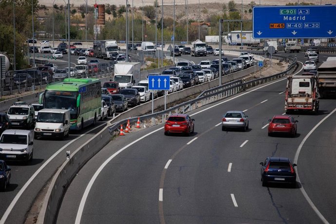 Atasco en la autovía A-3 a la altura de Rivas, en Madrid