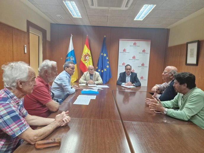Reunión del Foro Roque Aldeano con el Diputado del Común y el primer adjunto