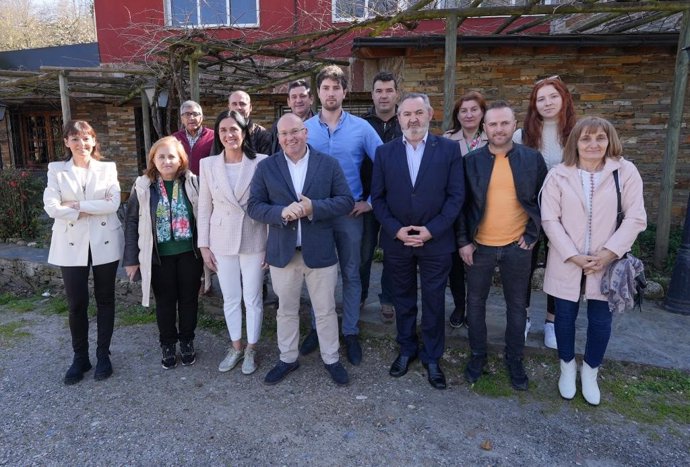 O vicesecretario de Organización do PP, Miguel Tellado, e a secretaria xeral do PPdeG, Paula Prado, visitan Samos (Lugo).