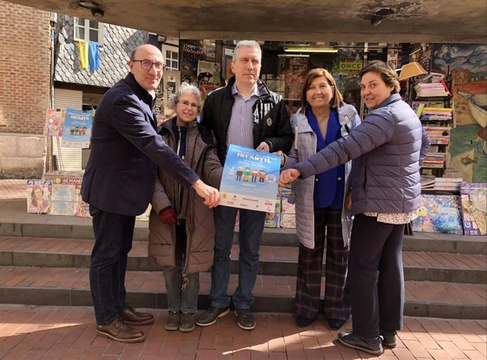 Vendedores de prensa de Valladolid impulsan una campaña para poner en valor los kioscos de la capital.