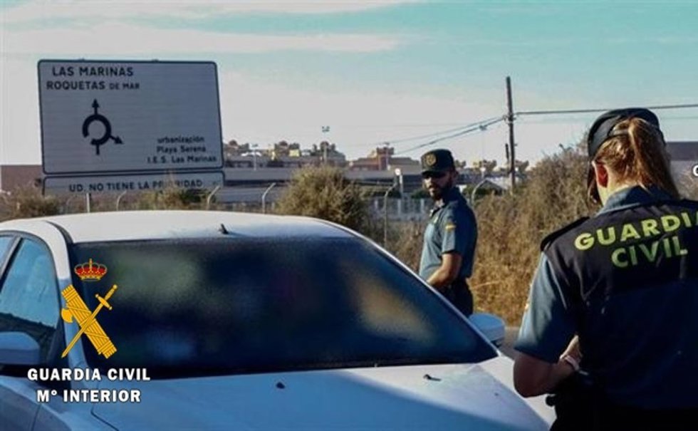 Archivo - Agentes de Guardia Civil en Roquetas de Mar (Almería)