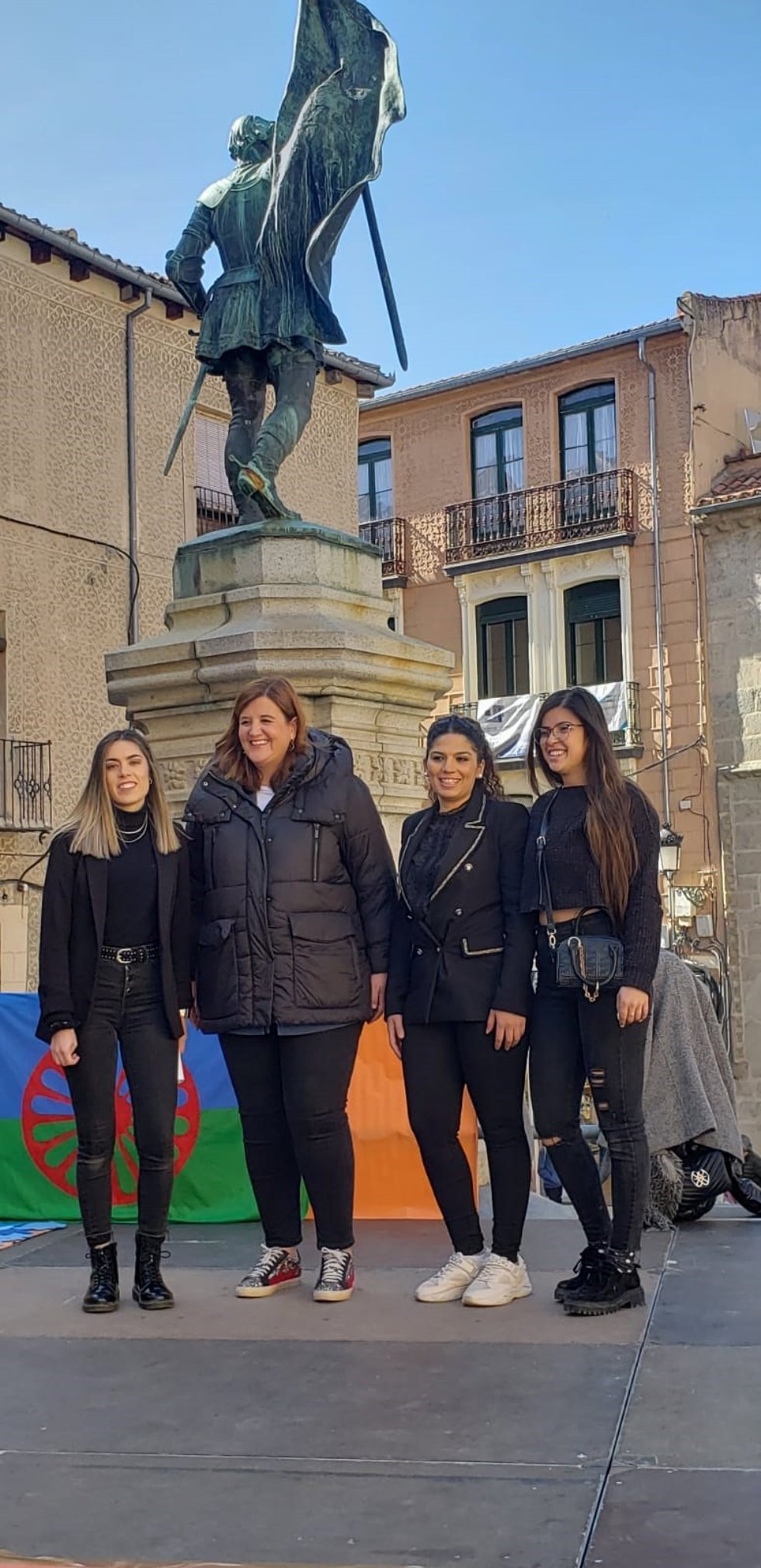 Representantes del Secretariado Gitano de Segovia con la alcaldesa, Clara Martín.