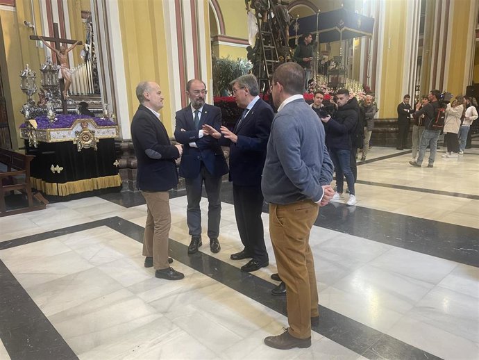 El presidente del Gobierno de Aragón, Javier Lambán, ha visitado esta mañana la iglesia de Santa Isabel de Portugal