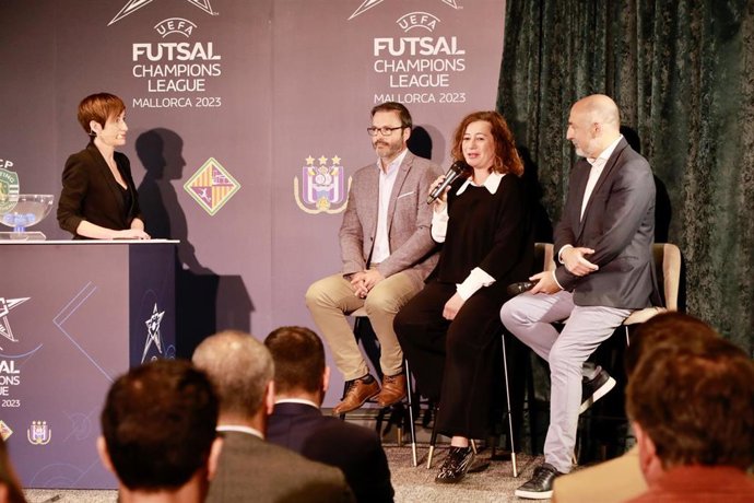 Armengol expresa su "ilusión" porque el Veldrom Illes Balears sea "la catedral del fútbol sala".
