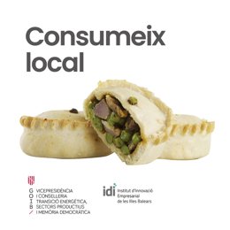 Archivo - Cartel sobre consumo de producto local de Baleares con la imagen de una empanada