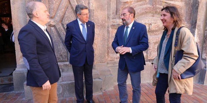 El presidente de Aragón, Javier Lambán, a su llegada a la iglesia de Santa Isabel de Portugal.