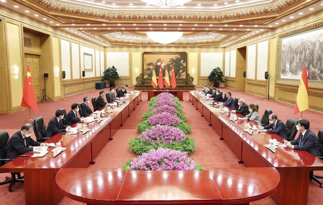 Reunión entre los gobiernos de China y España, encabezada por Xi Jinping y Pedro Sánchez