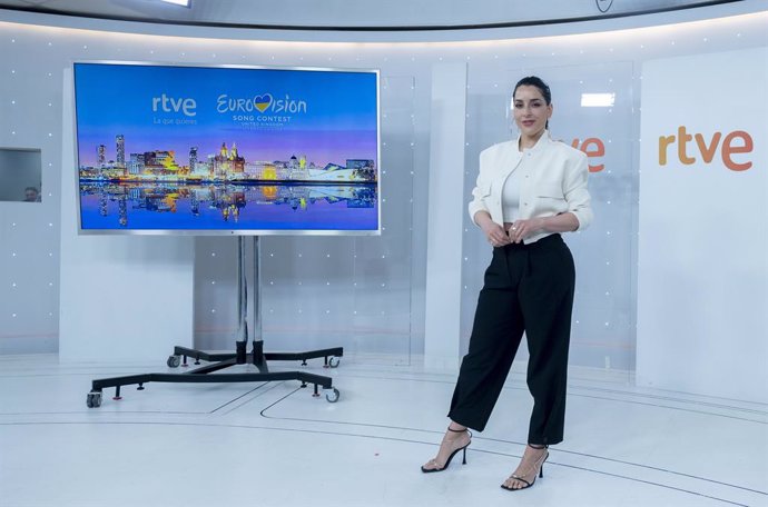 La cantante Ruth Lorenzo posa tras un junket de prensa sobre Eurovisión 2023, en Torrespaña, a 5 de abril de 2023, en Madrid (España). Una de las principales novedades de la gala de Eurovisión 2023, es que la cantante Ruth Lorenzo dará los puntos del ju