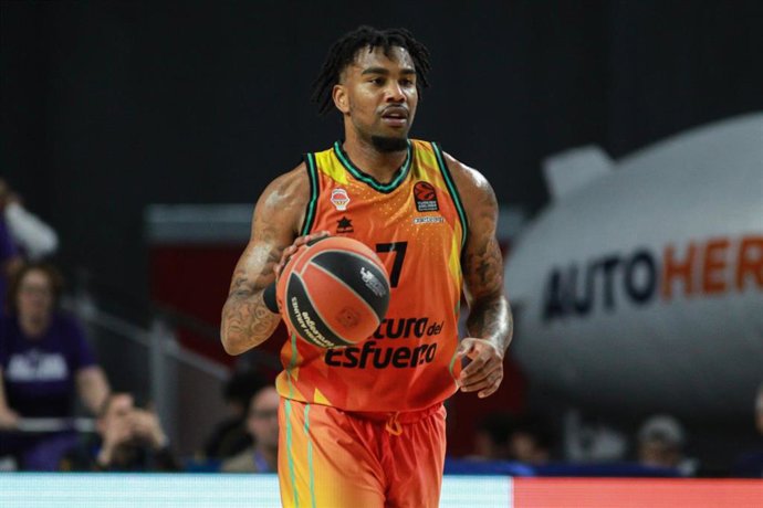 El base estadounidense Chris Jones durante un partido del Valencia Basket