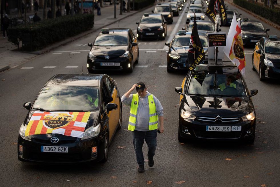 Archivo - El portavoz de Élite Taxi, Tito Álvarez, en una imagen de archivo durante una movilización convocada por Élite Taxi y Stac