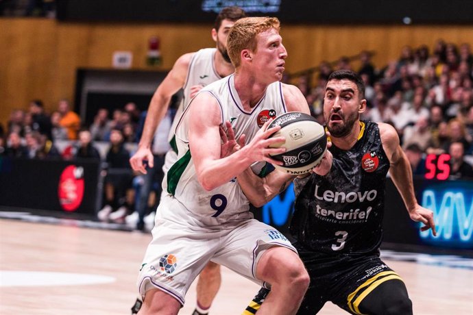 Archivo - Alberto Díaz ante Jaime Fernández en la final de la Copa del Rey 2023