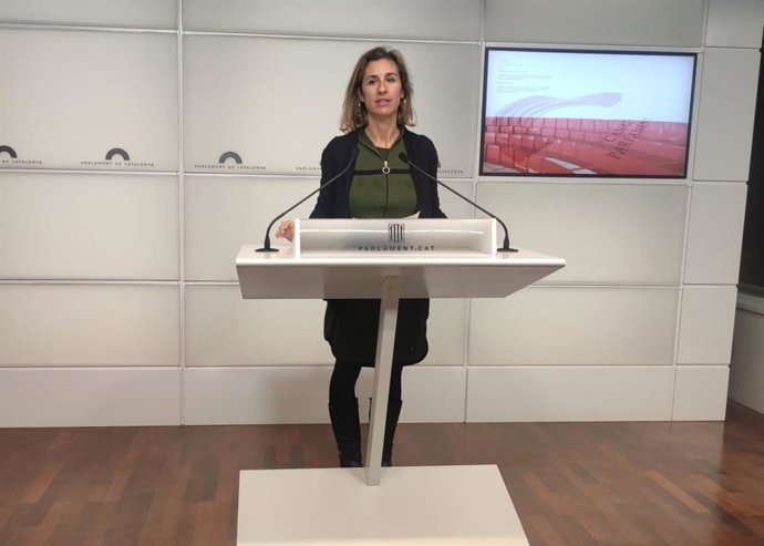 Archivo - Arxivo - La diputada de la CUP en el Parlament Laia Estrada en roda de premsa en la Cmera catalana