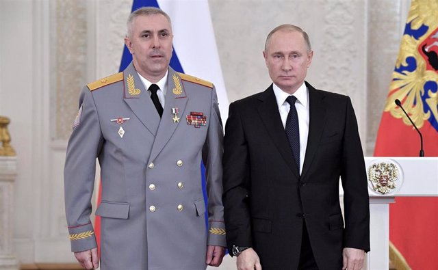 Archivo - El coronel general Rustam Muradov y el presidente ruso, Vladimir Putin.