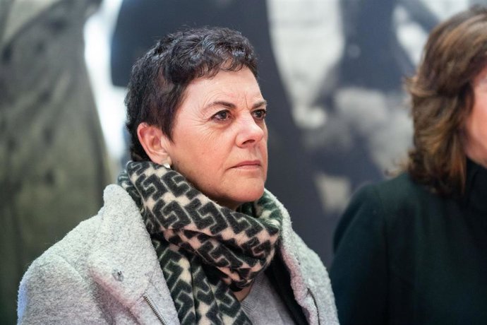 Archivo - La diputada de EH Bildu en el Congreso de los Diputados, Mertxe Aizpurua, en la plaza tres de marzo, a 25 de febrero de 2023, en Vitoria, Álava