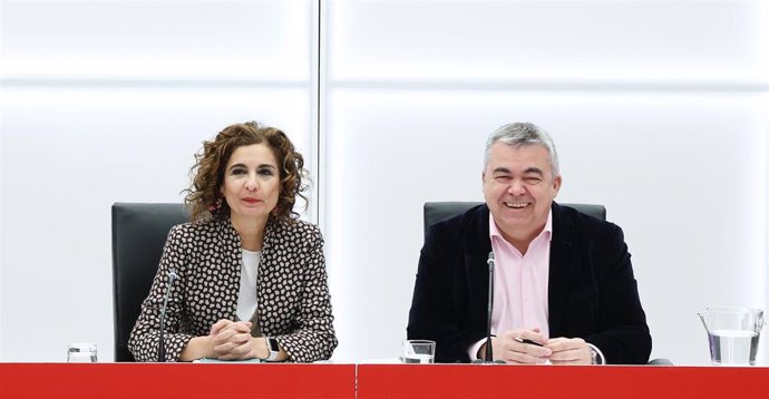 Archivo - La ministra de Hacienda y 'número dos' del PSOE,  María Jesús Montero, con el secretario de Organización del partido, Santos Cerdán